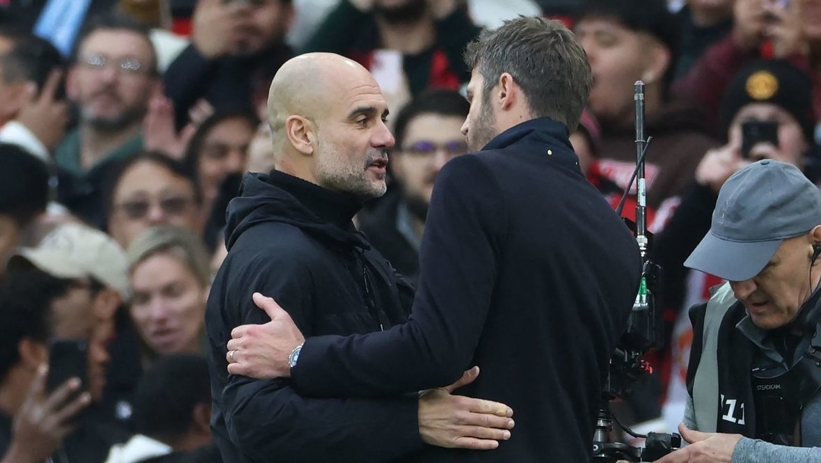    Хосеп Гвардиола и Майкл Кэррик. Reuters