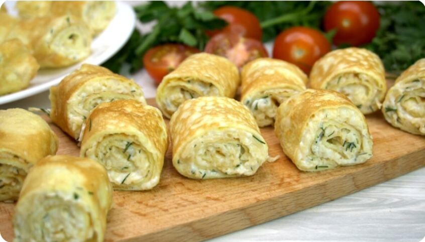 Быстро, дёшево, вкусно: сытные яичные рулетики с чесночной ноткой