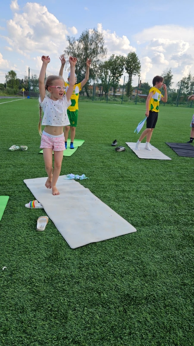 Когда тренер отворачивается, не все продолжают выполнять упражнения