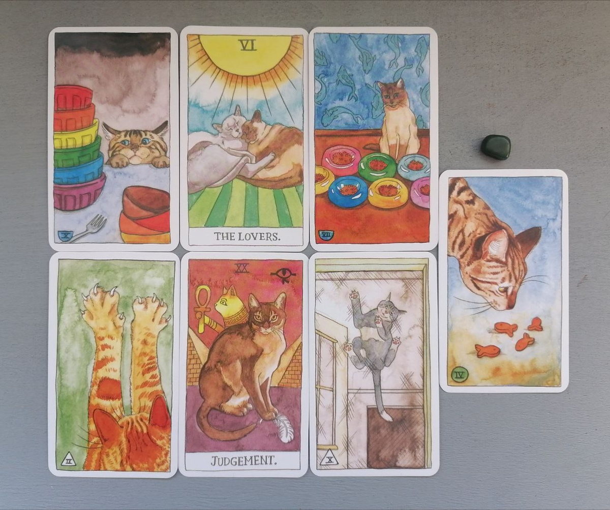 1 вариант. Верхний ряд-первый путь. Нижний ряд-второй путь. Карта справа - совет. Выбор между иллюзией счастливого финала (Первый Путь) и трудным, но очищающим переходом (Второй Путь). Совет — не цепляйтесь за иллюзии и гарантии, будьте практичны.