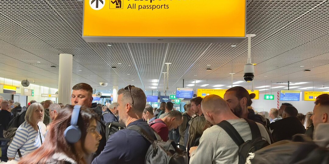 В российские поезда и самолеты будут пускать по биометрии