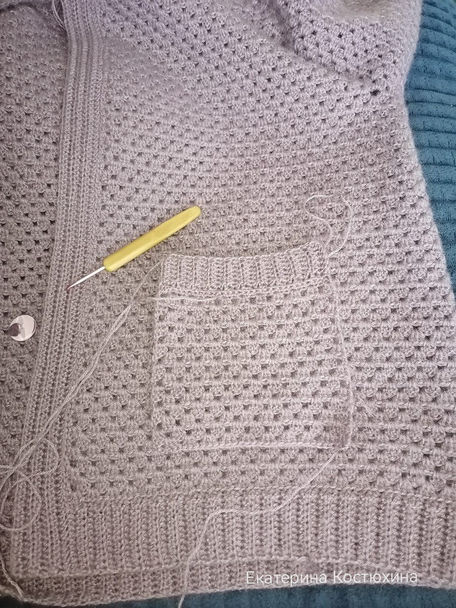 Вместе будем вязать вот такую кофту, с карманами! 