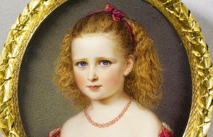 Малышка Элла воспитывалась в строгости