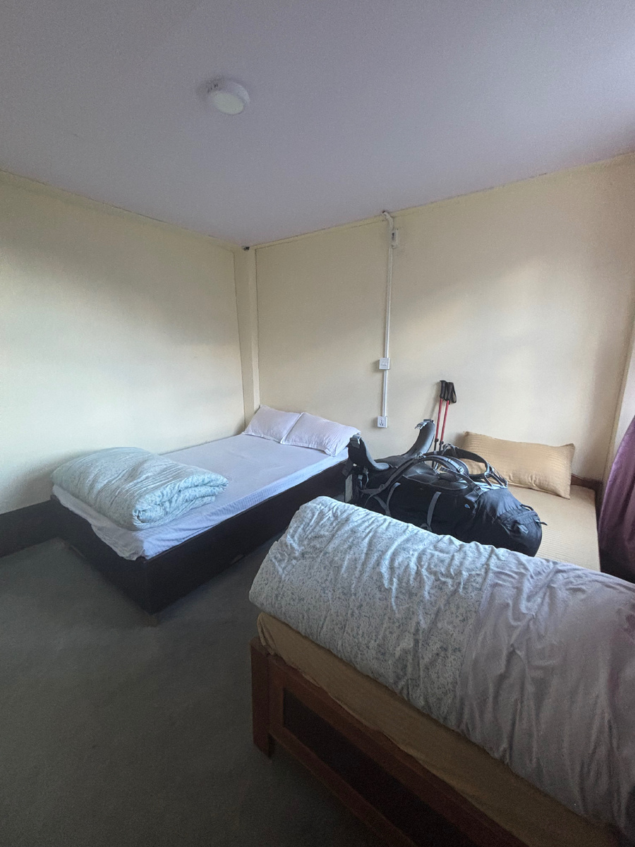 Пример комнаты на треке, деревня Shree Kharka (4070 м), кольцо Аннапурны