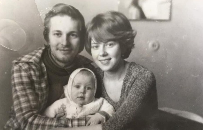 Сергей Колтаков с женой и дочкой.