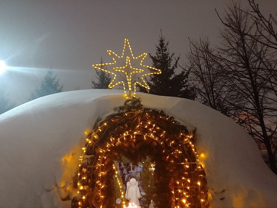    После официального закрытия для посещения сама конструкция не исчезает, а остается на своем месте до весеннего потепления. Фото: Наталья Суханова