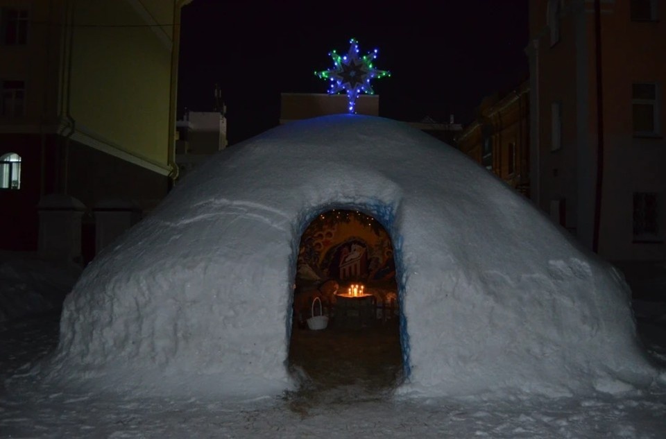    У Богоявленского кафедрального собора вертепы возводят уже 15 лет подряд Анна КОВАЛЁВА