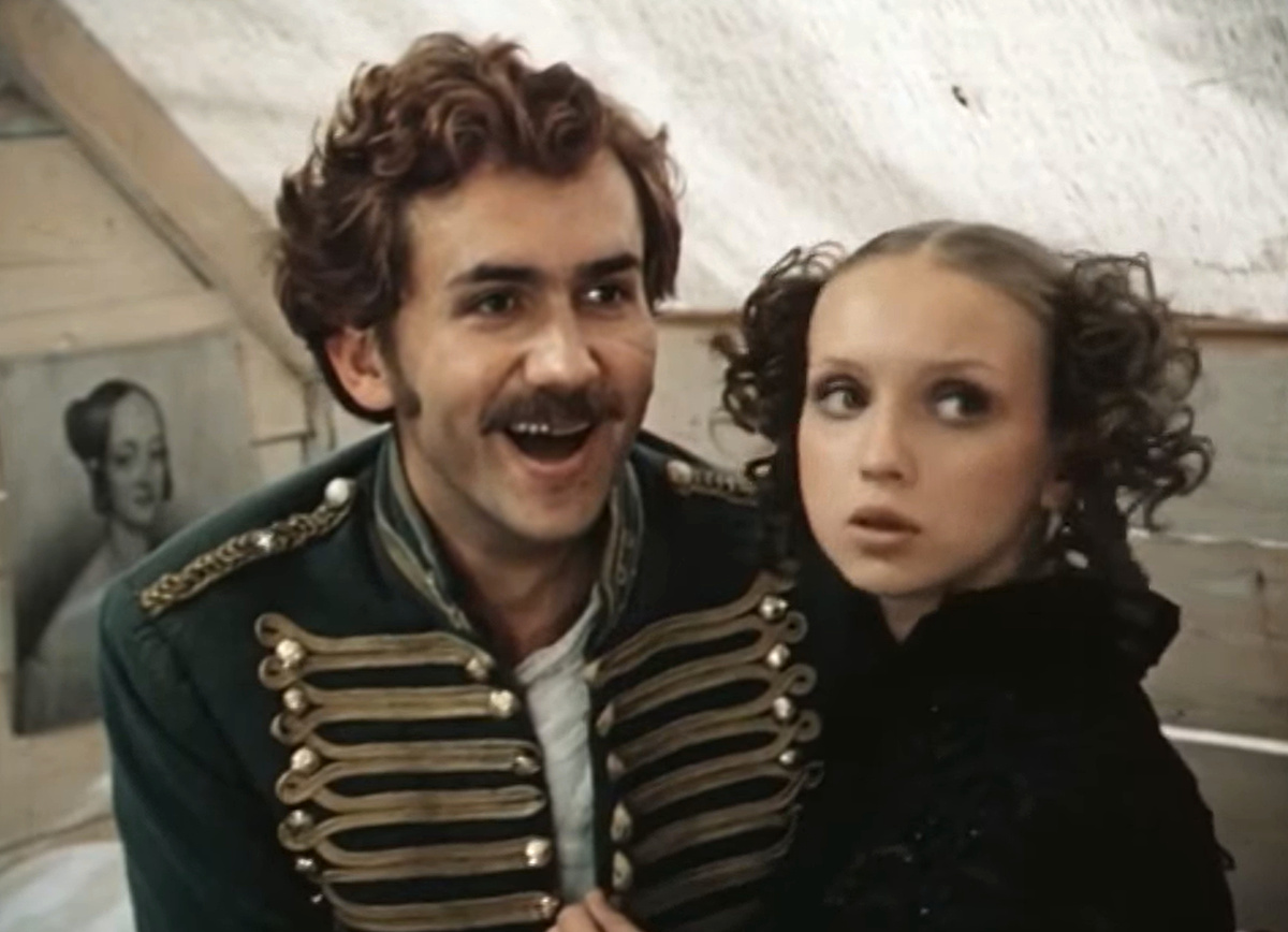 Кадр из кинофильма "О бедном гусаре замолвите слово", 1980 г., режиссер Эльдар Рязанов, сценаристы Григорий Горин, Эльдар Рязанов, композитор Андрей Петров (скриншот)
