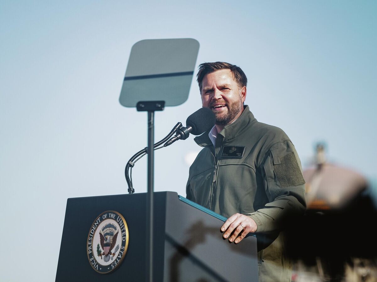    Вице-президент США Джей Ди Вэнс на базе Кэмп-Пендлтон, штат Калифорния. 18 октября 2025 | © Фото : U.S. Marine Corps / Sgt. Joseph Helms