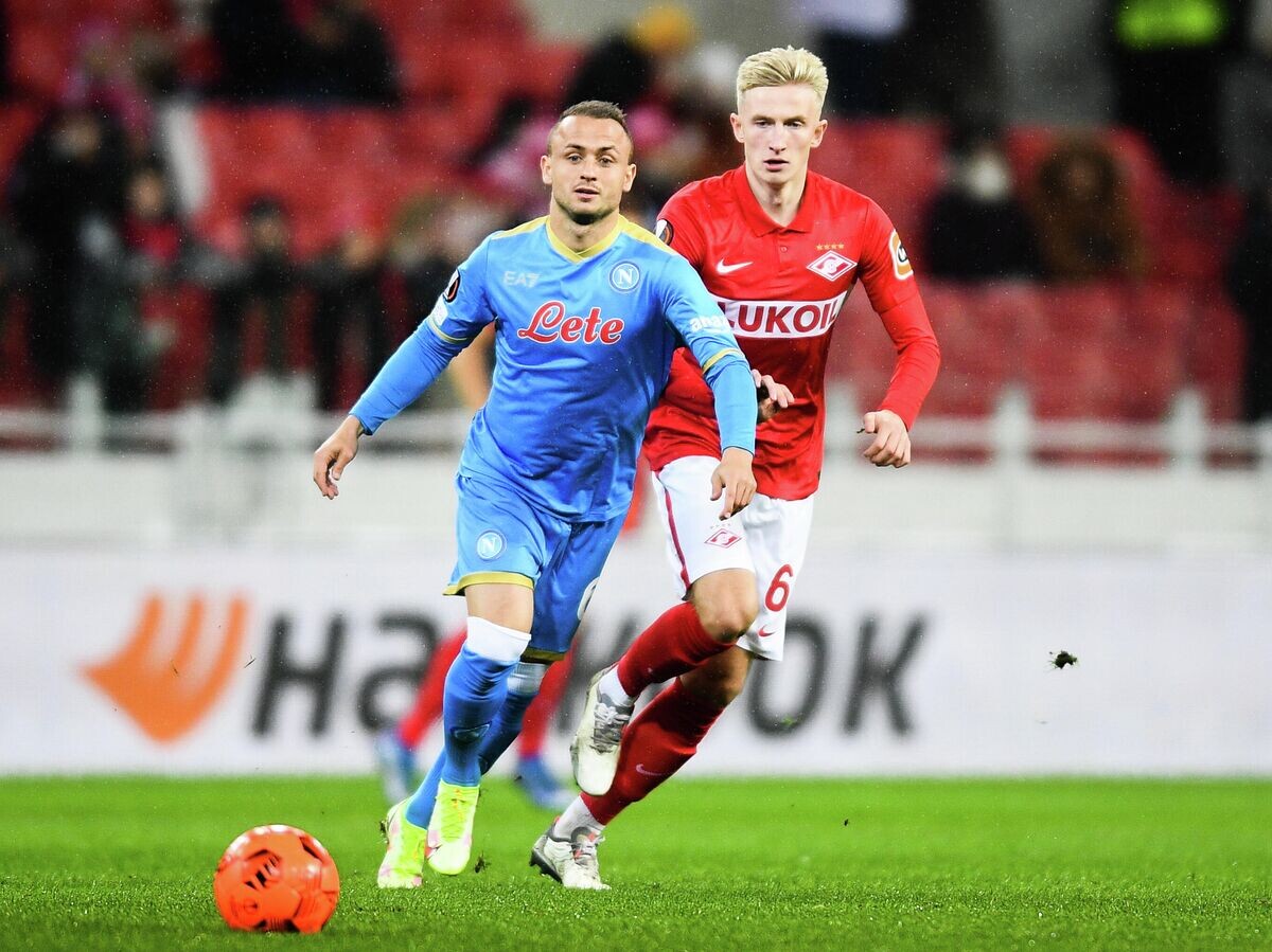    Игрок "Наполи" Станислав Лоботка (слева) и игрок "Спартака" Руслан Литвинов | © РИА Новости / Владимир Астапкович