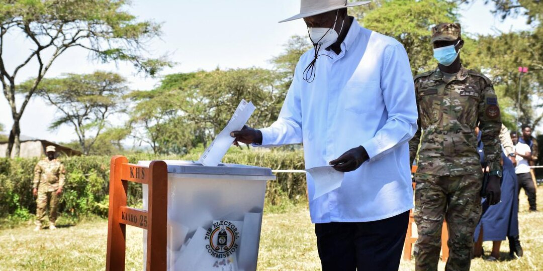 Находящийся у власти 40 лет президент Уганды вновь победил на выборах