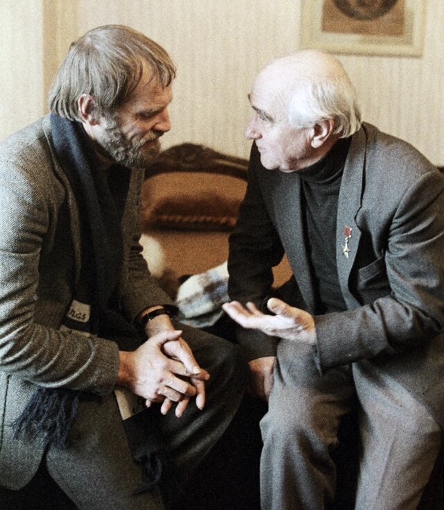    Кинооператор Анатолий Заболоцкий (слева) и народный художник СССР Михаил Аникушин. 1986 г. Фото: РИА Новости/ Владимир Федоренко