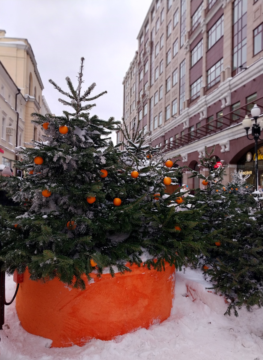 Ещё ёлочки с мандаринками. Фото автора