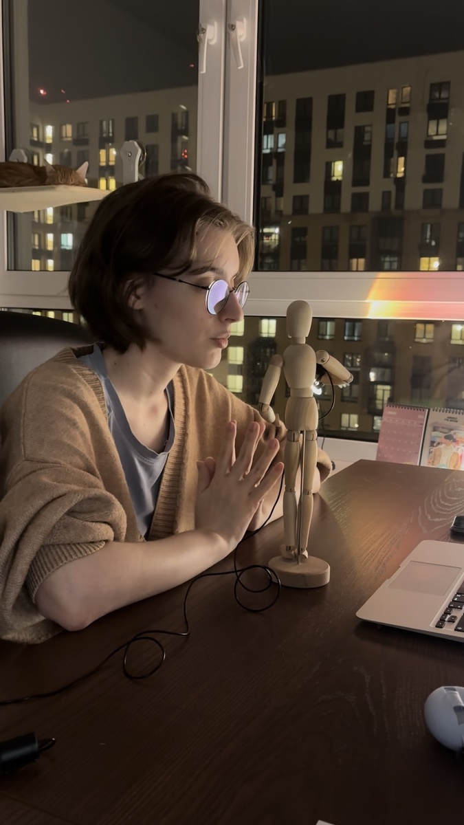 Катя (моя сеструля и основательница innafory) записывает аудио к урокам гида по стилям в январе 2025 года 