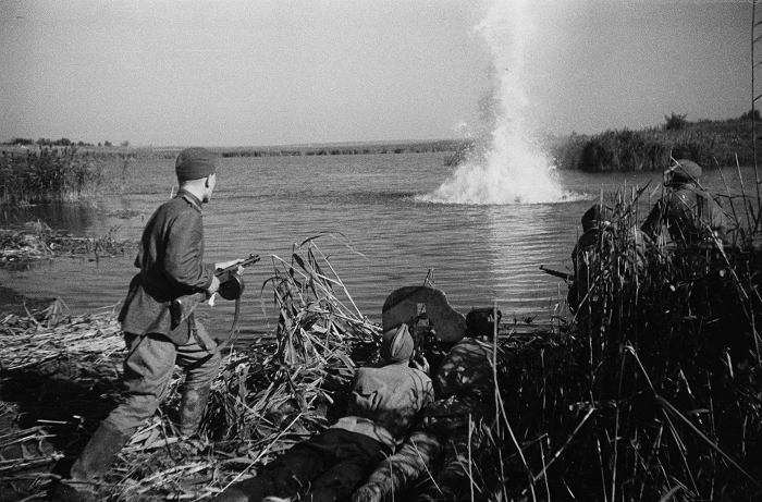 Советские солдаты на берегу Днепра