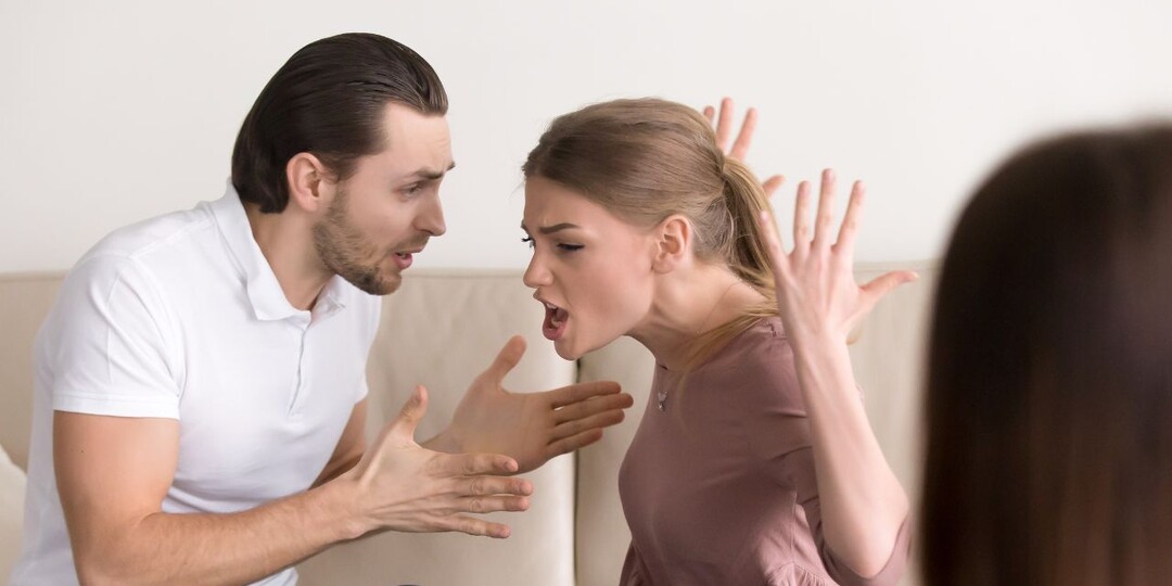 – Благодарствую, кормилец! Но квартирой ты не отделаешься, – кричу неверному мужу