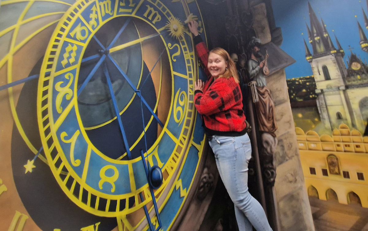 ага, на часы орлой вот влезла)