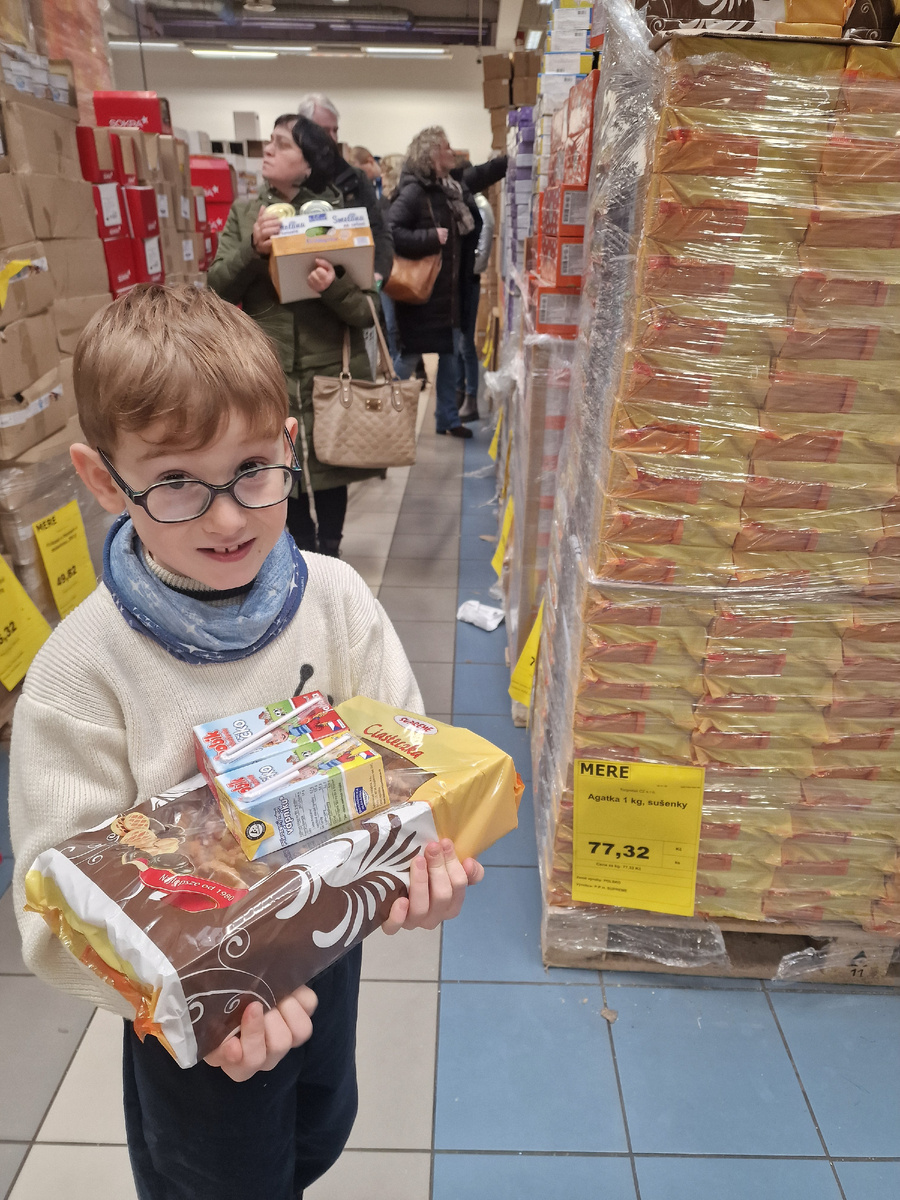 фото автора: а вот мы и в "Мере", Вовчик тоже кое-что себе купил