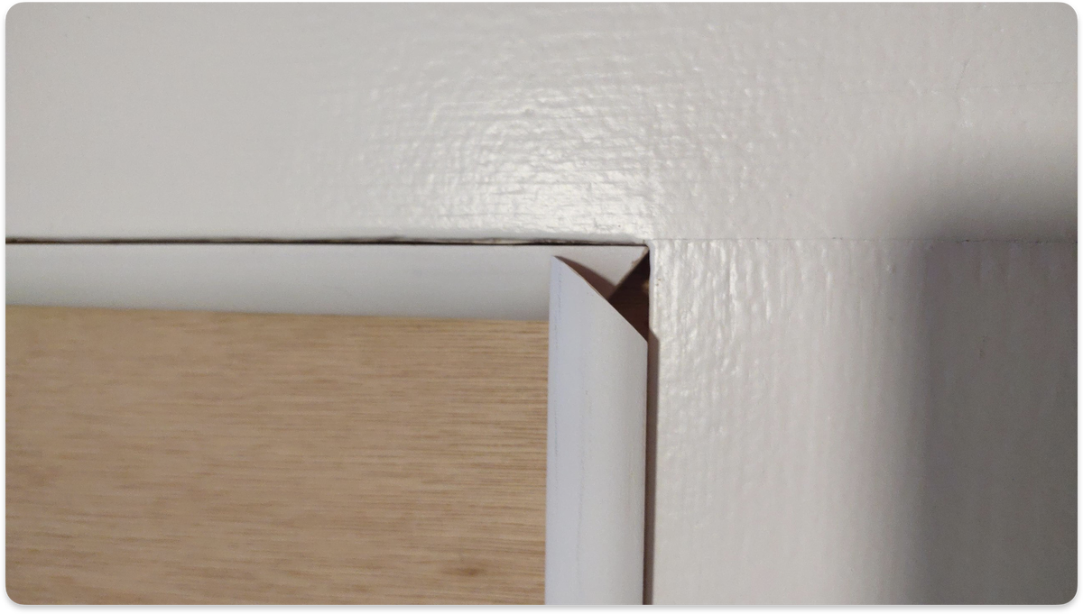 Источник: bendem / reddit.com/r/woodworking/comments/1qf98zl/measure_twice_cut_once_but_cut_the_correct_angle 