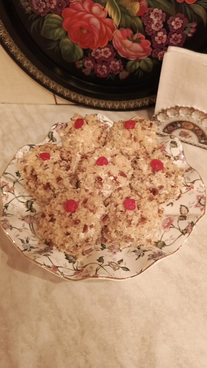 Бисквитные пирожные "Одуванчики". Фото автора.