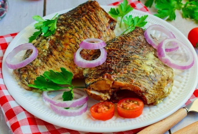 Изысканное блюдо, которое ценили сам Чехов, Александр Дюма и император Александр III, сегодня предстанет перед нами в обновленном виде. "Караси в сметане" – это не просто рыба, это символ русской гастрономии, способный покорить даже самых искушенных гурманов.