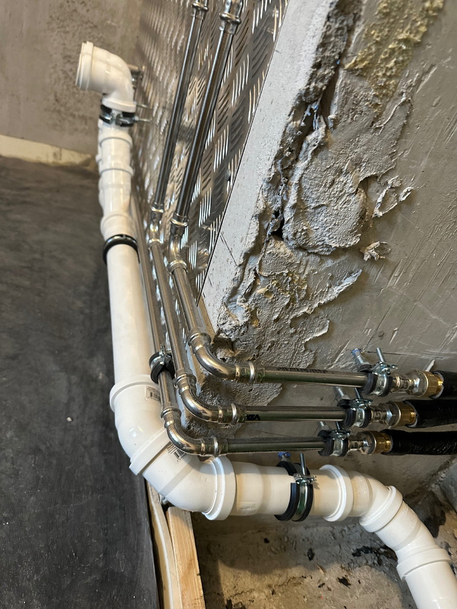 Нержавейка ф18 Valtec , у них очень плавный,вытянутый поворот в отличии от Rommer или milenium 