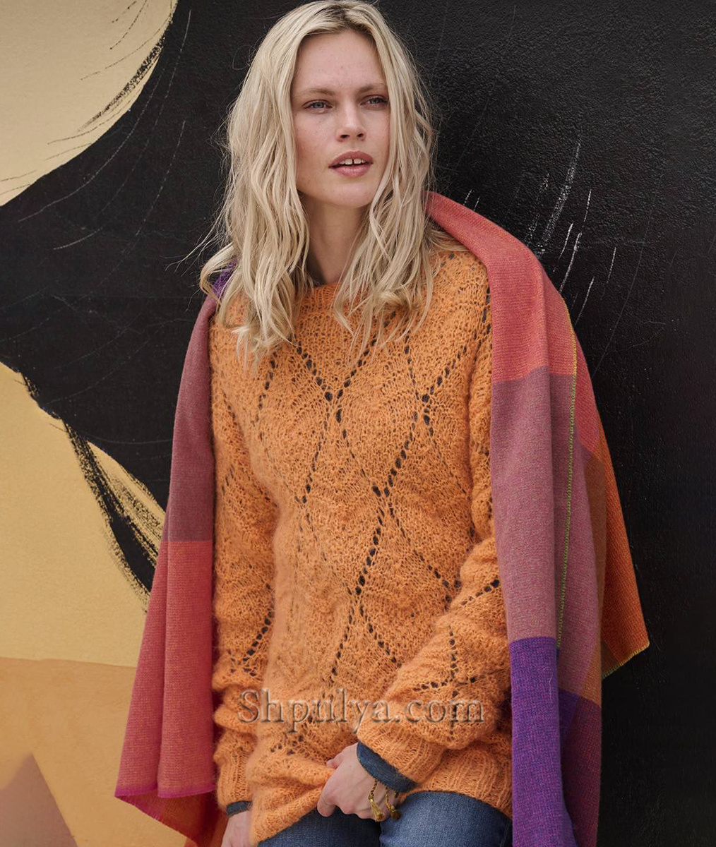 Рыжий пуловер с ажурными ромбами