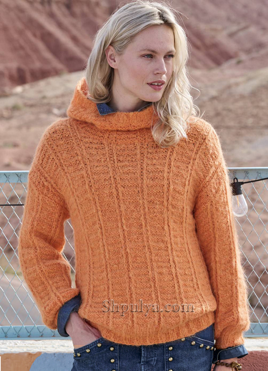 Оранжевый пуловер с капюшоном