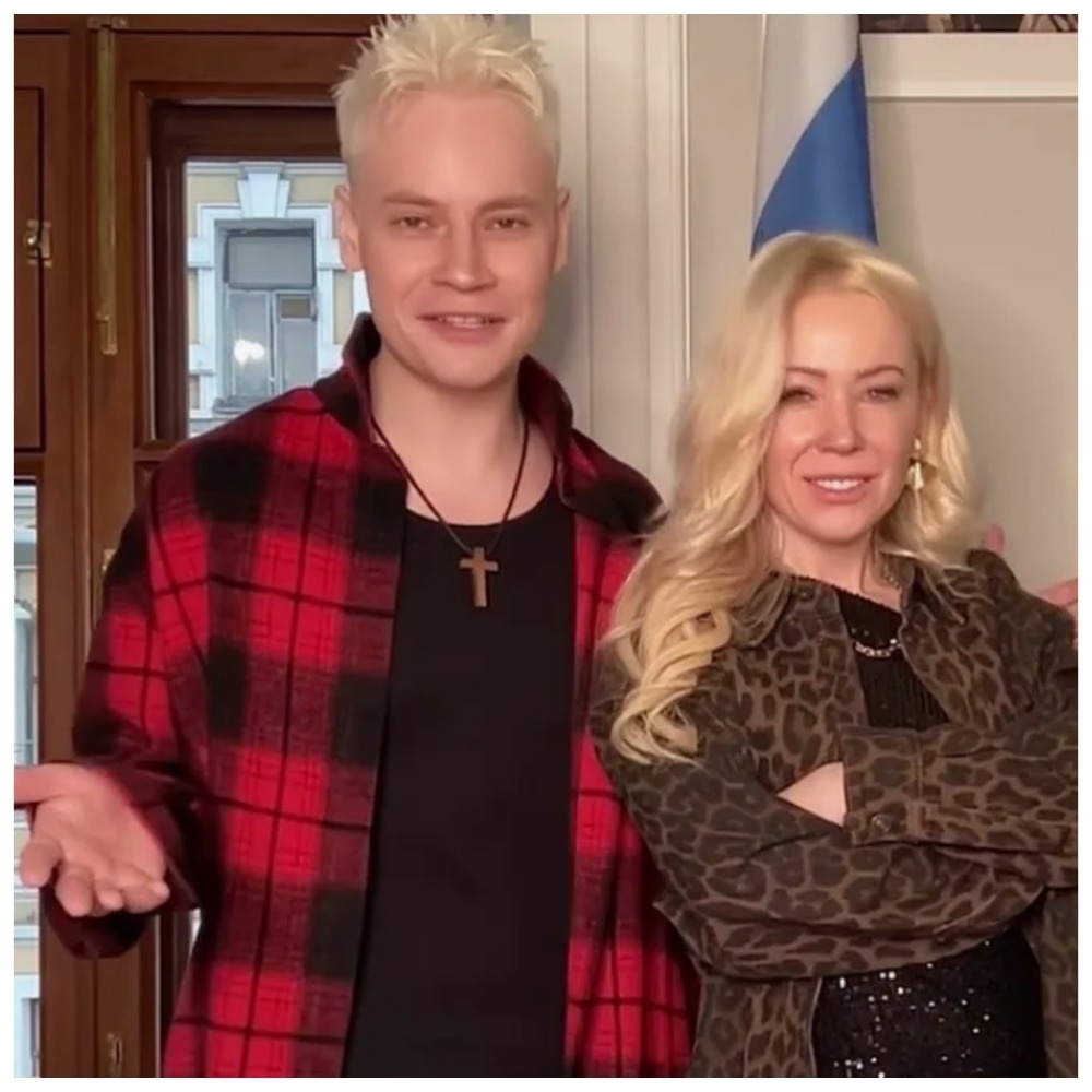 Любовь или пиар? Как думаете?