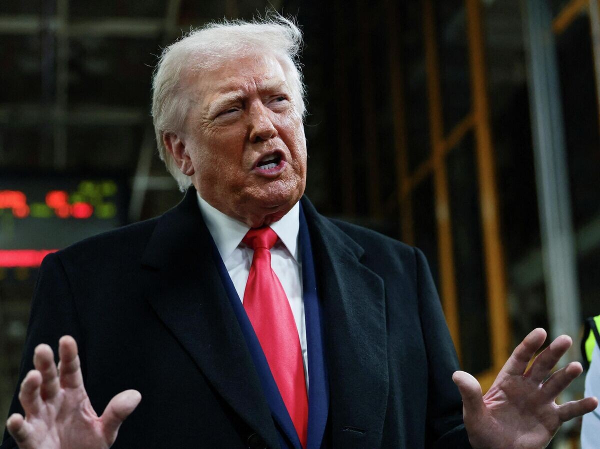    Президент США Дональд Трамп во время посещения завода компании Ford в Детройте | © REUTERS / Evelyn Hockstein