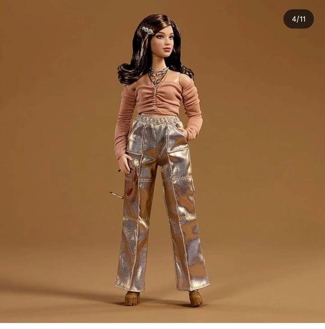 Barbie Basics 2026 года 2 выпуск - Барби Бэйсик с молдом Фрида, промо фото 