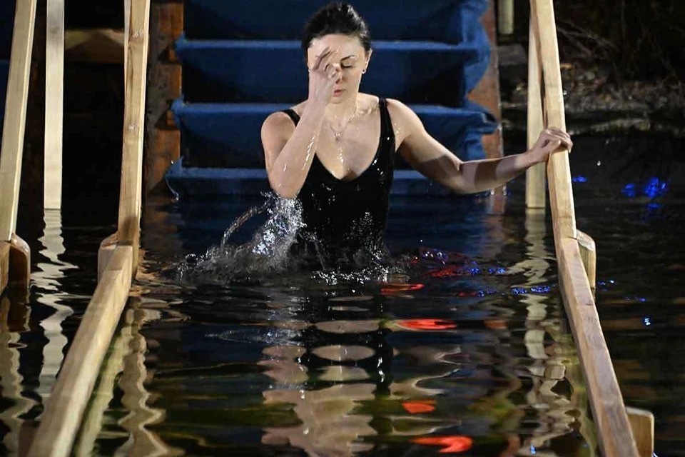    Роспотребнадзор: на Крещение в проруби нельзя находиться больше минуты Михаил ФРОЛОВ