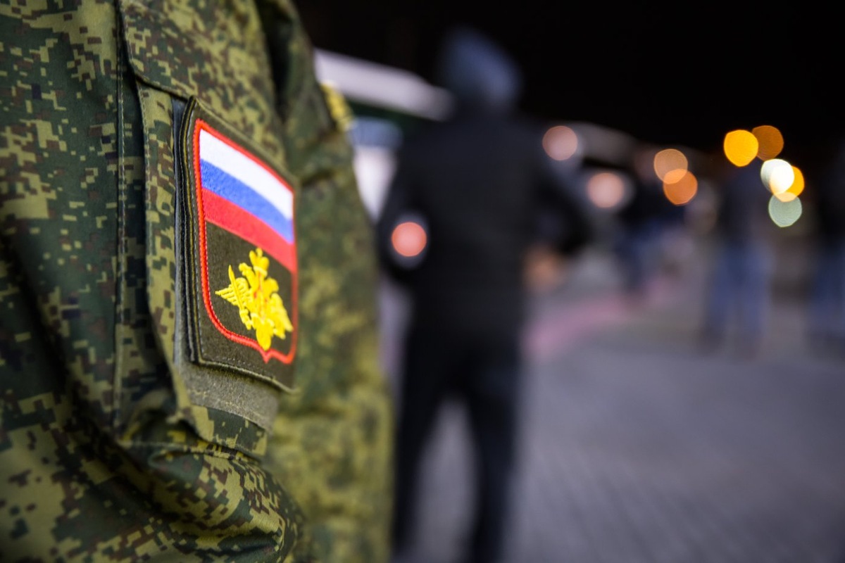    За минувший год армию России пополнили более 450 тысяч контрактников и добровольцев