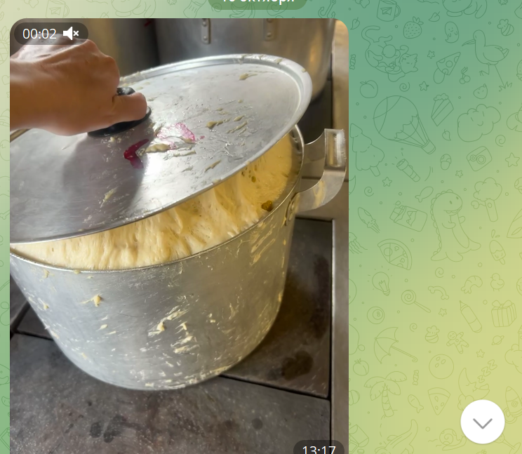 И кастрюля тоже одна. 