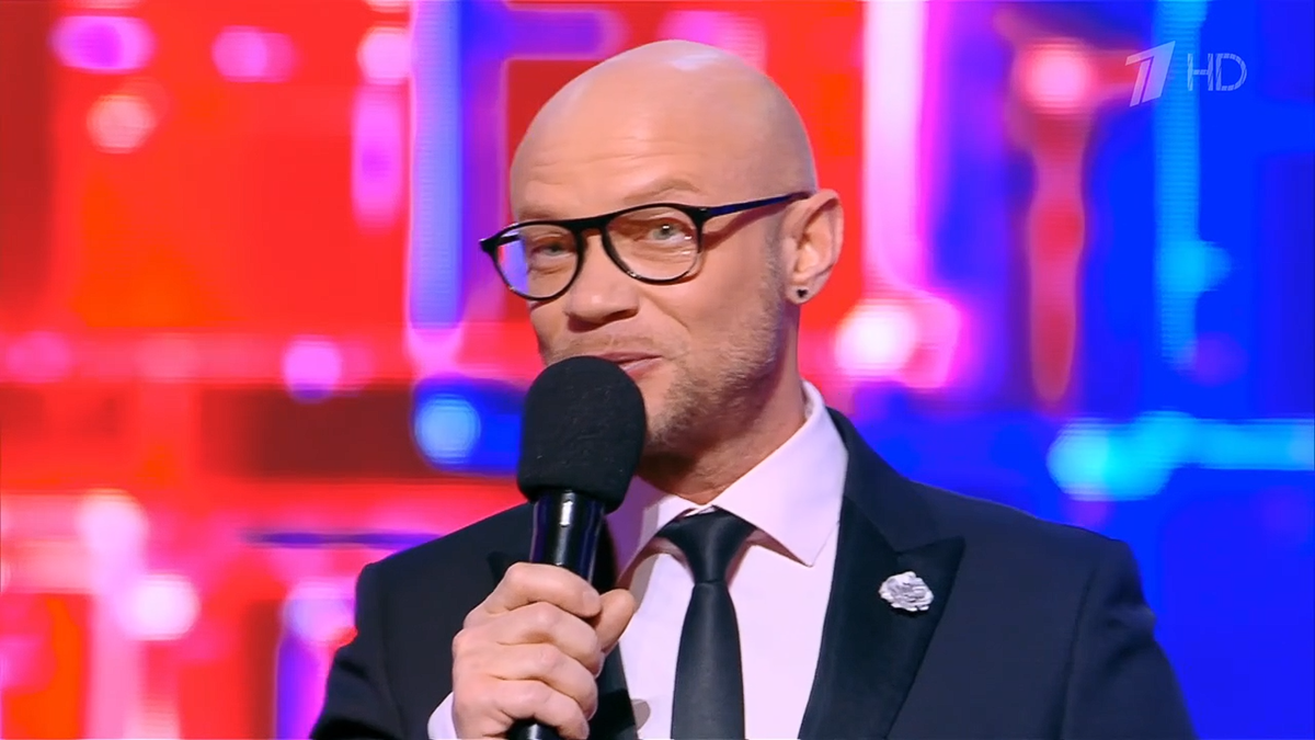 Ведущий Дмитрий Хрусталев