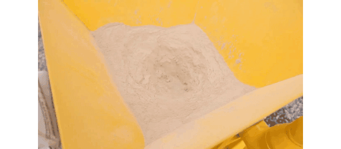 Засасывание бентонита из воронки в гидросмеситель. Видео взято из https://yandex.kz/video/preview/462497111320380018