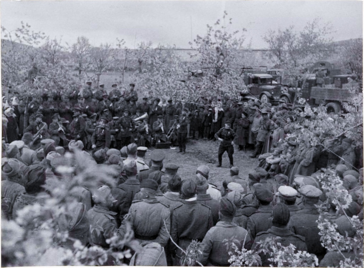    В минуты отдыха./Сергей Струнников / из коллекции РГБ