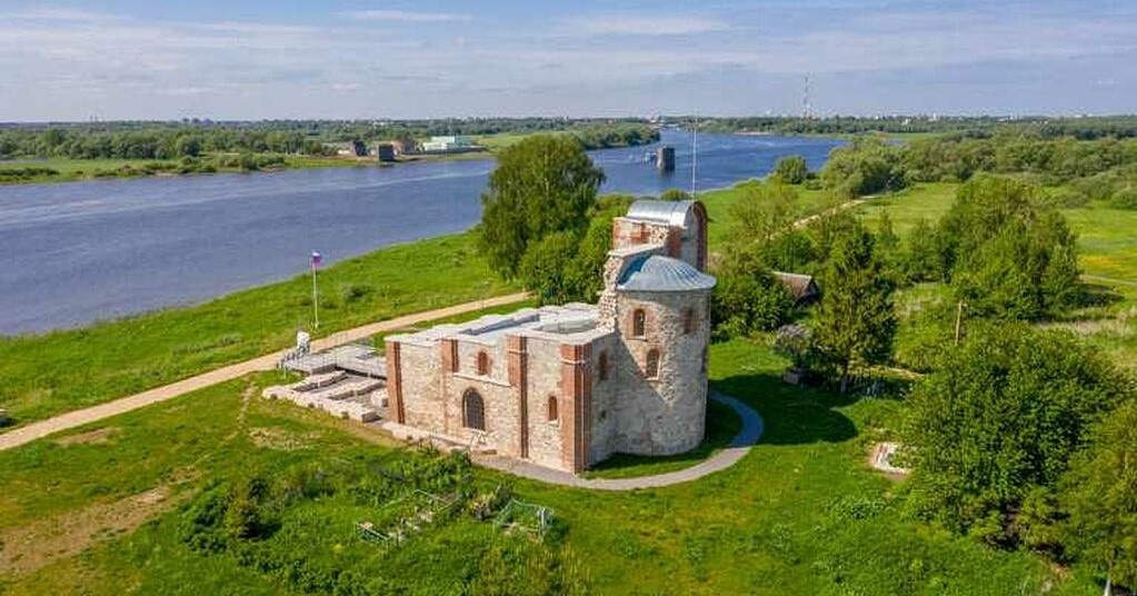 Новый город сразу за рекой Волхов