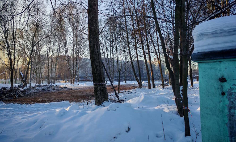 
 
 Как сообщалось ранее, решено оставить только исторические здания на ул. Революции, 61 и 61, кор. 1. Они будут работать в рамках нового общественного пространства.
 
 На бывшем участке больницы участке планируется обустроить детскую площадку, тихую зону и площадку для мероприятий.  В центре сквера разместится фонтан. Новый сквер решено назвать в честь императора Александра I - Александровским.  В память об императоре установят памятник и особой компоновкой сквера «начертят» первую букву его имени.
]]>