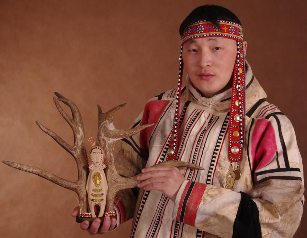 Рассказываем, как резьба по оленьему рогу и бивню мамонта стала голосом севера