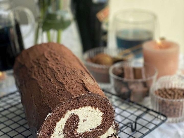 Шоколадный рулет со сливочным кремом