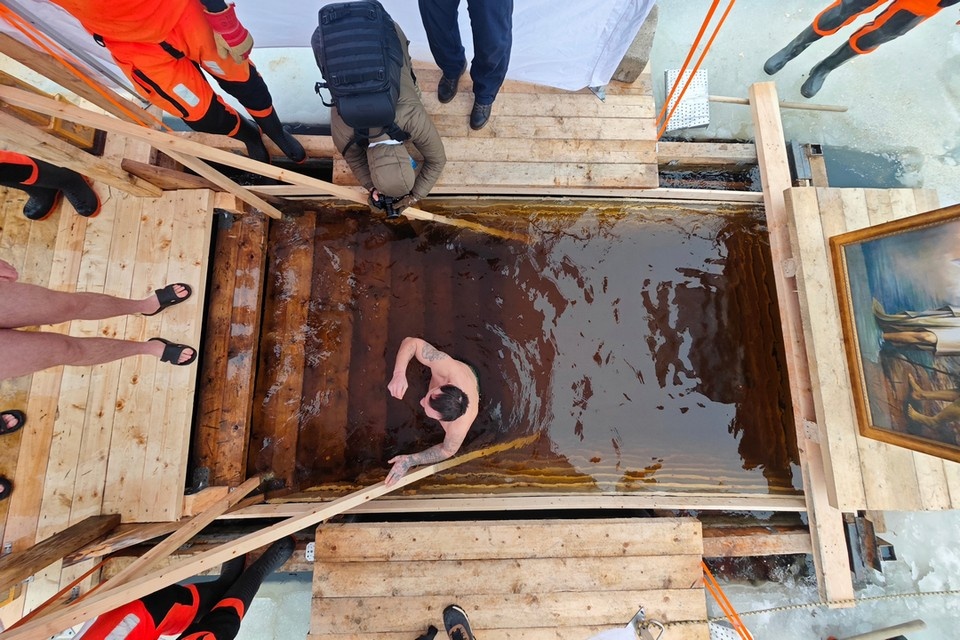    Спасатели напомнили новосибирцам о правилах безопасности во время крещенских купаний. Алексей БУЛАТОВ