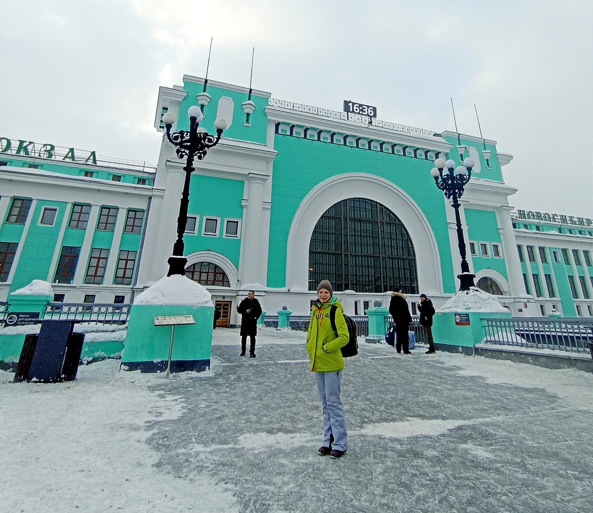 От теплых уличных бассейнов Тюмени новосибирцев отделяет всего 16 часов пути на поезде.