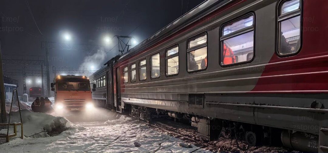 На станции Новосибирск-Главный сошёл с пути вагон пригородного поезда