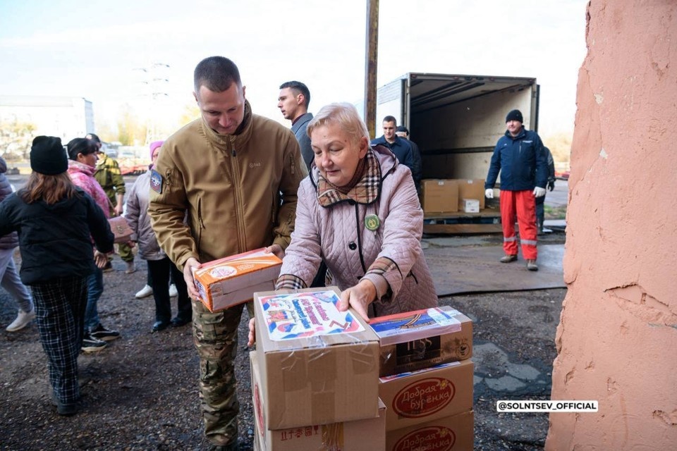    По словам губернатора, система поддержки была отлажена с первых дней СВО и не прекращается ни на минуту. Фото: ТГ-канал Евгения Солнцева