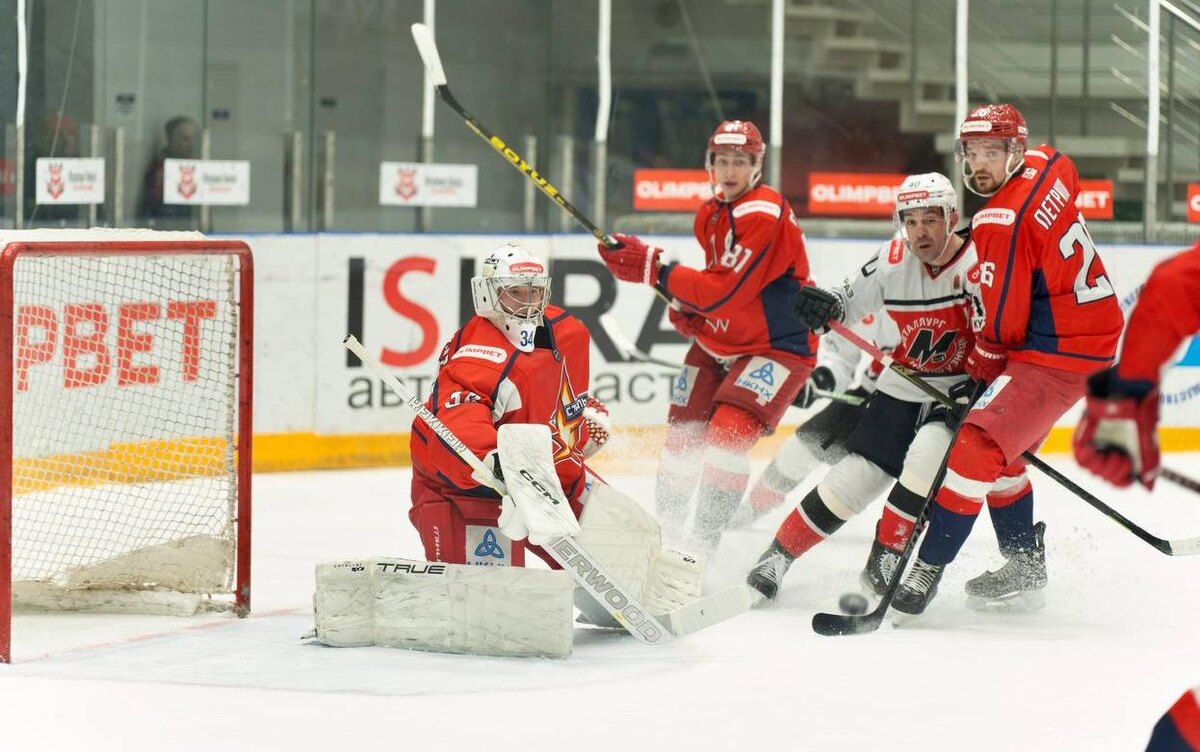    Хоккейная «Ижсталь» проиграла по буллитам лидеру ВХЛ