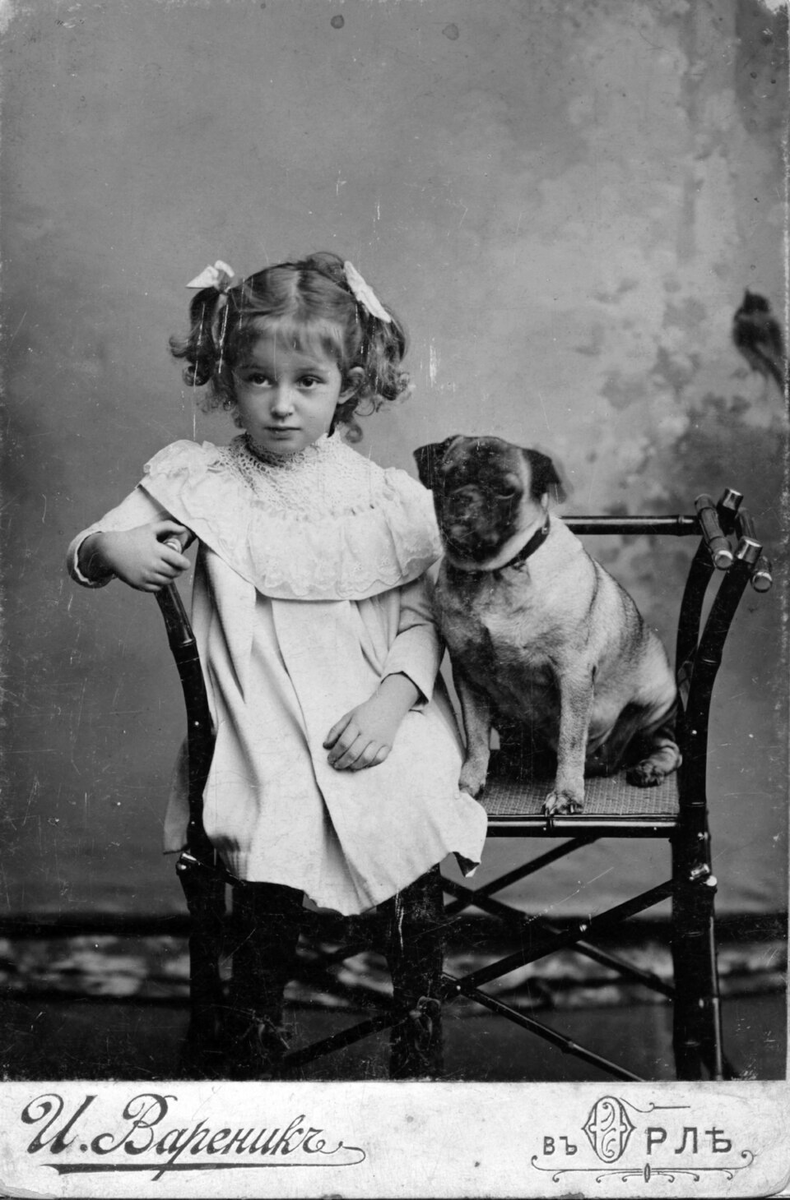 Любочка в детстве