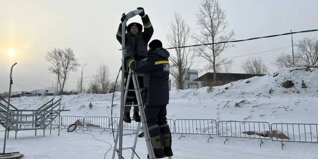 В Улан-Удэ с утра начали обустройство крещенской купели