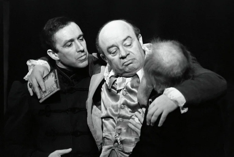 на сцене театра 