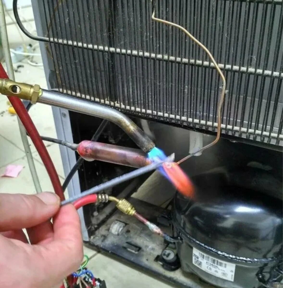 Пайка трубок на холодильнике с помощью МАРР газа